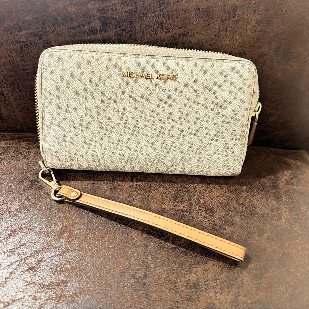Michael Kors Light Tan Wristlet